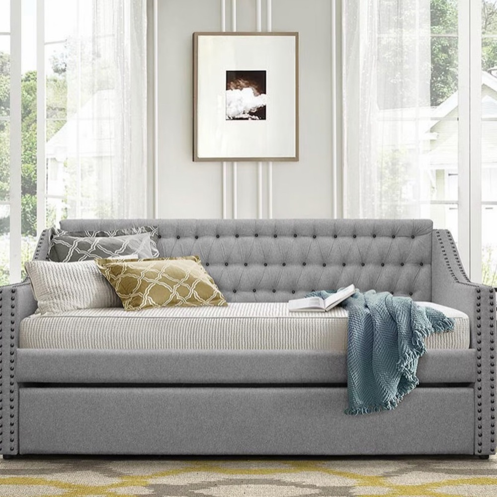 Elegant Gray Daybed with Trundle